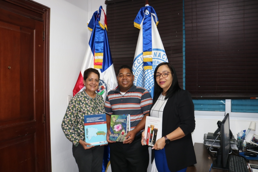Seccion Nacional del IPGH realiza entrega donacion de libros
