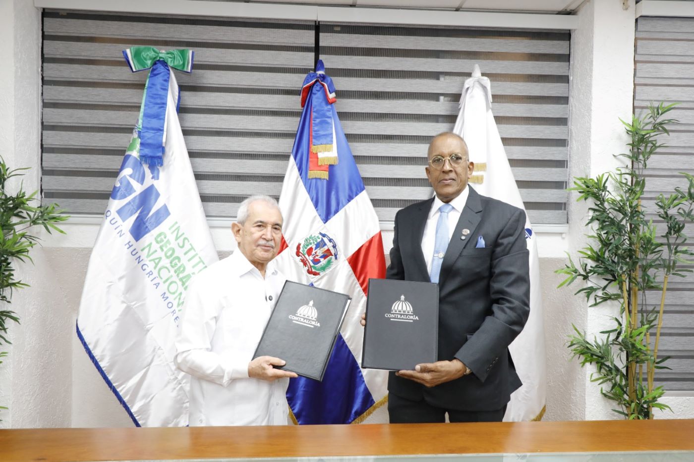 Firma de Convenio entre el Instituto Geográfico Nacional y el Consejo Nacional para el Cambio Climático Firma de Convenio entre el Instituto Geográfico Nacional y el Consejo Nacional para el Cambio Climático