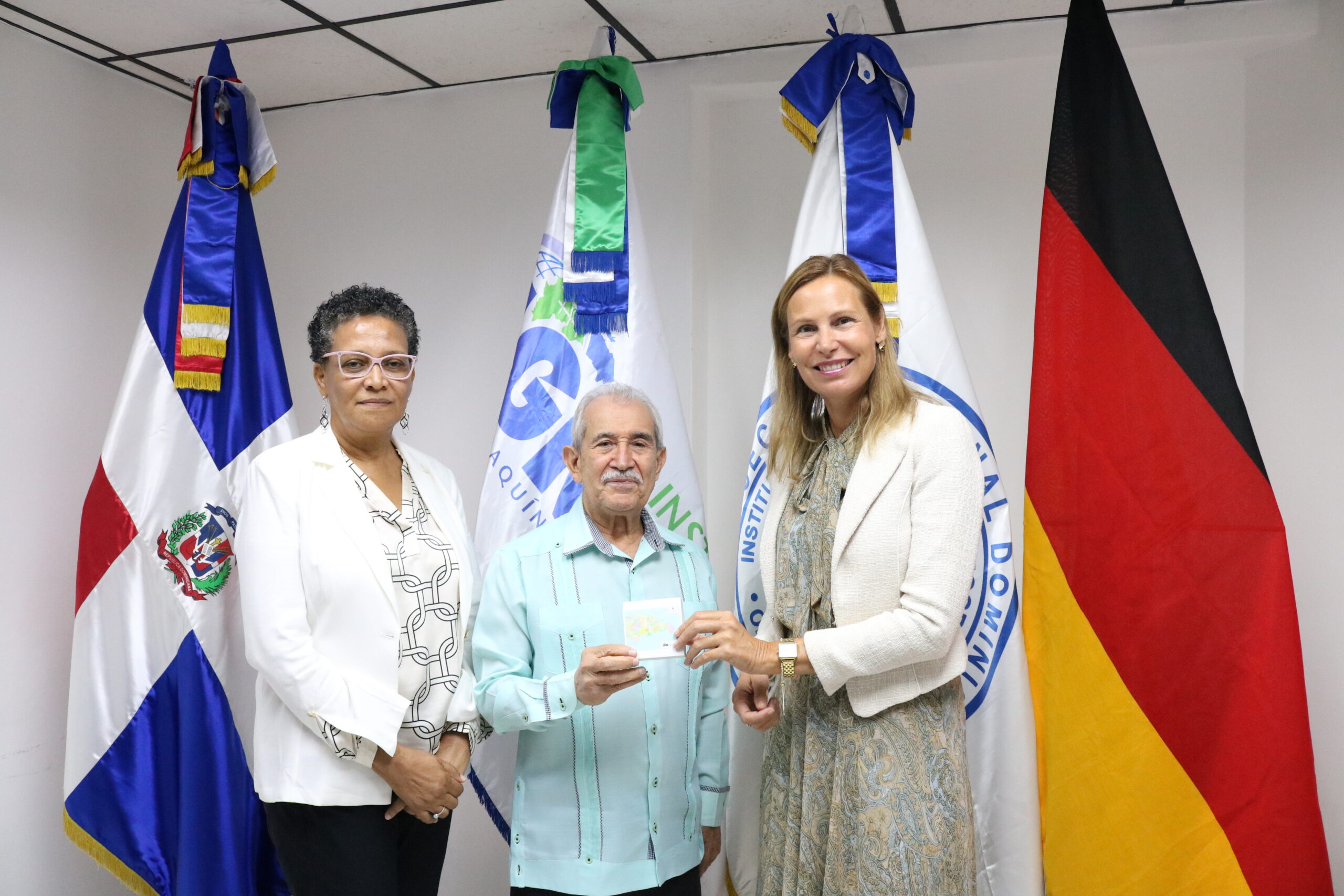 Firma de Convenio entre el Instituto Geográfico Nacional y el Consejo Nacional para el Cambio Climático Firma de Convenio entre el Instituto Geográfico Nacional y el Consejo Nacional para el Cambio Climático