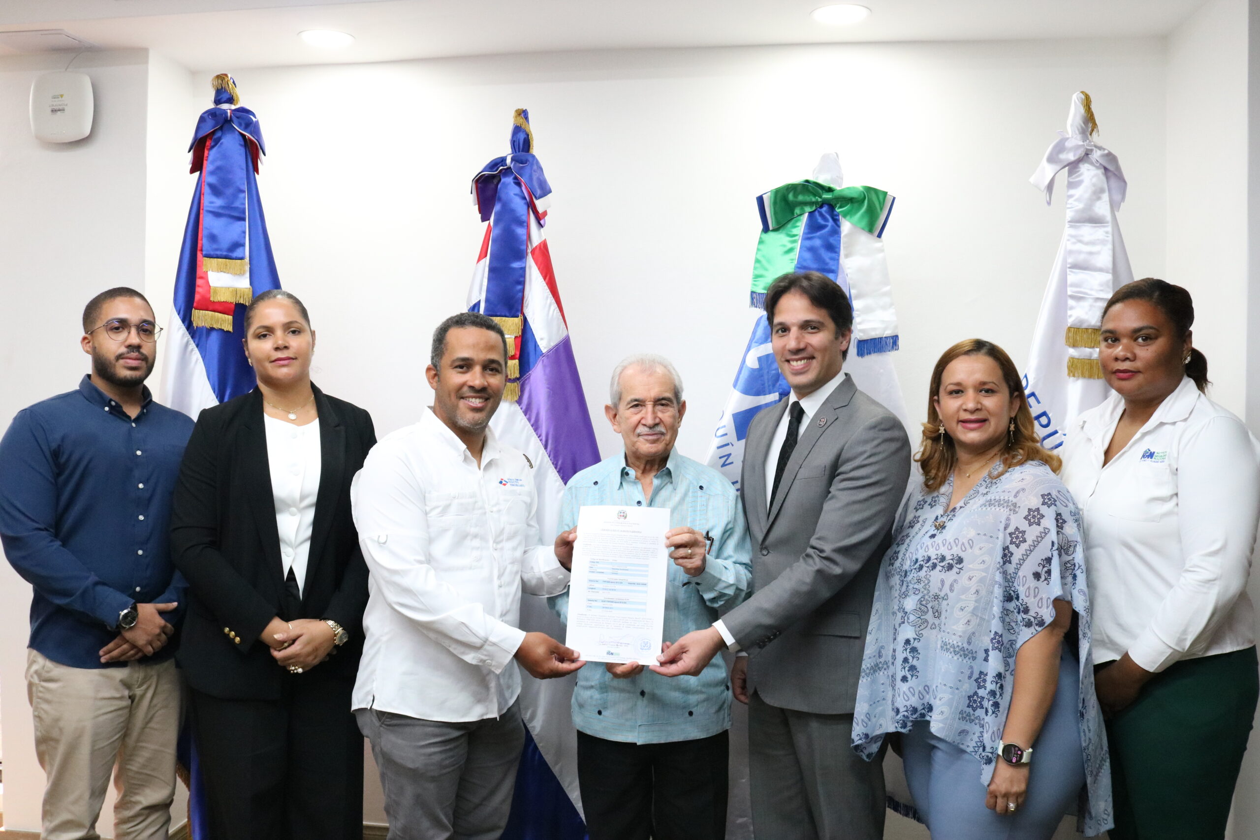 Firma de Convenio entre el Instituto Geográfico Nacional y el Consejo Nacional para el Cambio Climático Firma de Convenio entre el Instituto Geográfico Nacional y el Consejo Nacional para el Cambio Climático